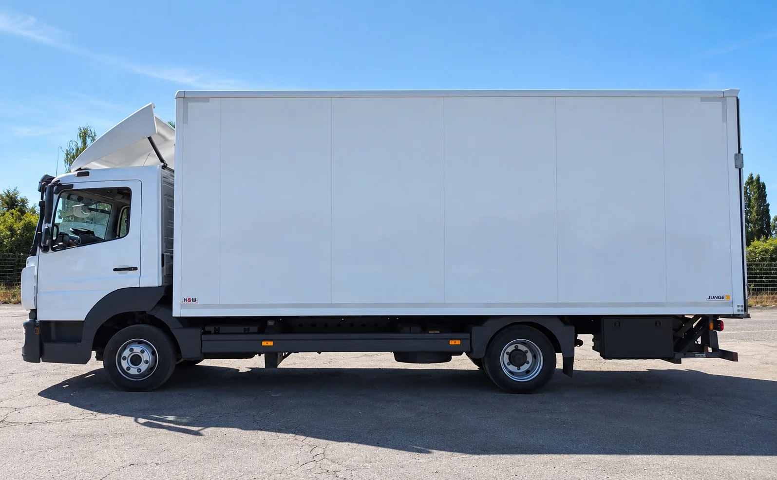 Camion avec caisse et hayon - Très grand volume - Flotte Bulbul Group