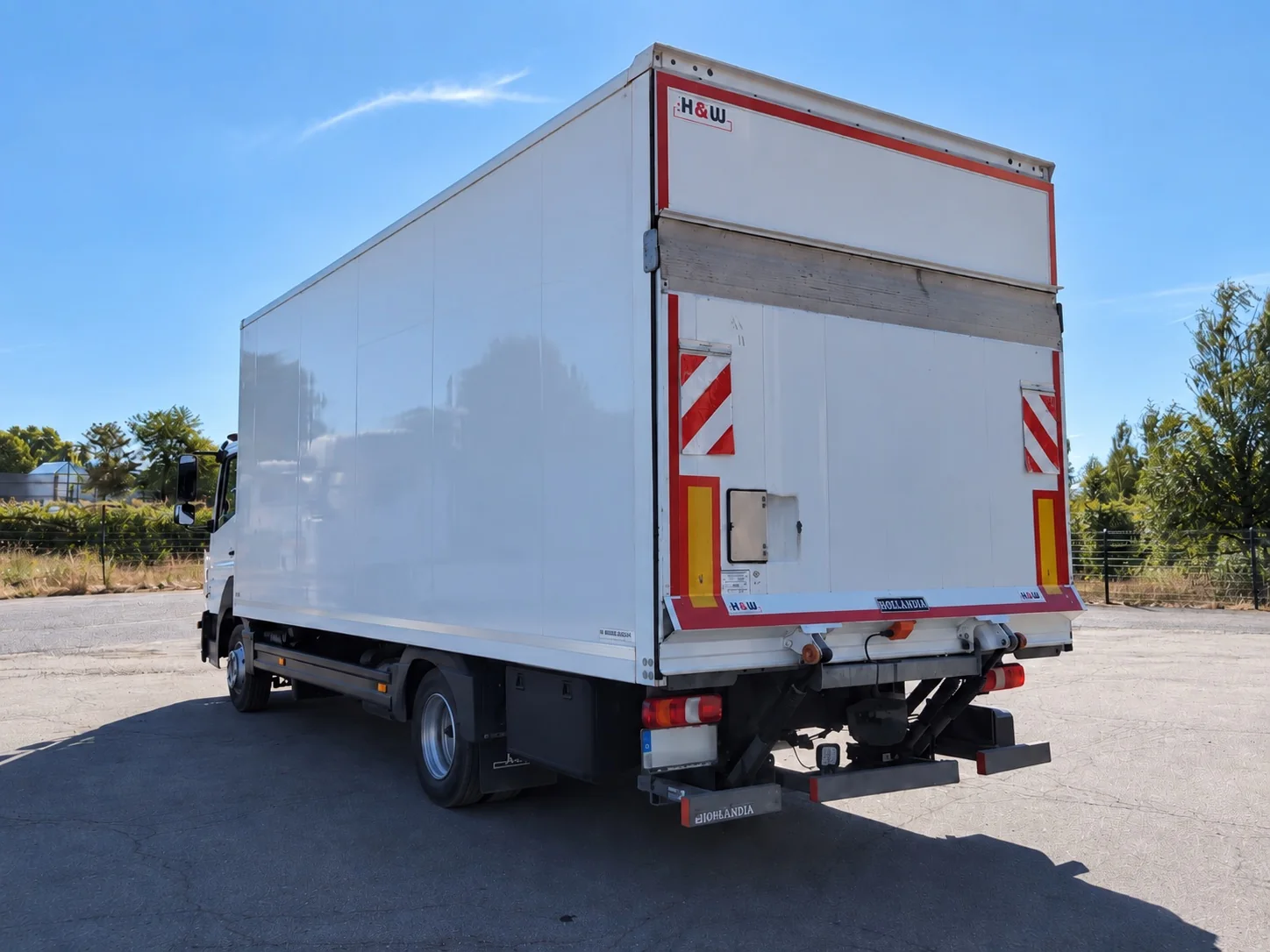Camion 36 m³ Bulbul Group avec hayon élévateur