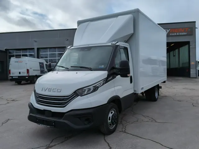 Iveco-bestelwagen 20 m³ van Bulbul Group, vooraanzicht